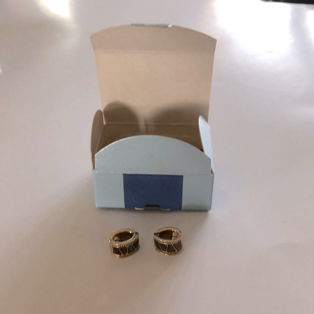 Avon clip-on earrings💍